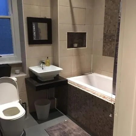 Spacious Flat In West Kensington Лондон Экстерьер фото