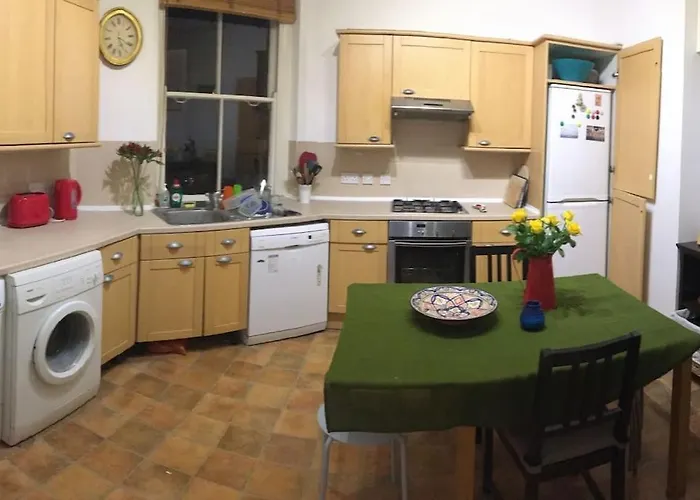 Spacious Flat In West Kensington